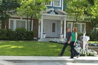 Desperate Housewives – Lassen die Wistera Lane hinter sich: Bree (Marcis Cross, r.) und Trip (Scott Bakula, l.) ...