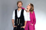 Rote Rosen – Remo Schulze (r.) spielt Jorik Eilers, hier mit Lara-Isabelle Rentinck (l.) als Amelie Fährmann.