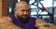 Make me beautiful – Bodybuilder Maik geht für den Erfolg über Grenzen.