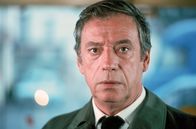 Police Python 357 – Der hartgesottene Inspektor Marc Ferrot (Yves Montand) verliert das erste Mal die Kontrolle über sich, als er Sylvia Leopardi, einer jungen und ihn faszinierenden Frau, heimlich nachstellt.