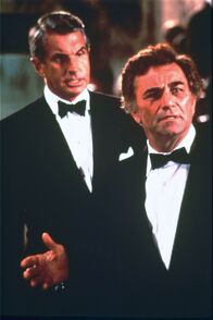 Columbo – (v.li.) George Hamilton (Wade Anders), Peter Falk (Insp. Columbo).