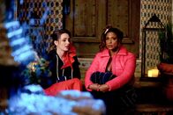 Single Parents – (v.li.): Leighton Meester (Angie D’Amato), Kimrie Lewis (Poppy Banks).