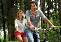 Sturm der Liebe – ARD STURM DER LIEBE FOLGE 1634 Uhr im ERSTEN. Konstantin (Moritz Tittel, r.) ist sich sicher, dass Marlene (Lucy Scherer, l.) irgendwann wieder laufen kann.