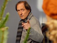 Oh Tannenbaum – Genervt von den Nachbarn: Anwalt Dr. Wagner (Günther Maria Halmer).