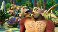All Hail King Julien: Exiled – Jarsh-Jarsh (l.) und Flora, die in Bernds Körper steckt, beginnen eine hitzige Diskussion. Wie soll dieser Körpertausch Flora helfen?