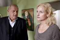Wilsberg – Wilsberg (Leonard Lansink) nimmt Irmgard (Mignon Remé) in die Mangel. Hat sie etwas zu verbergen?