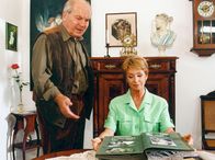In aller Freundschaft – MDR Fernsehen IN ALLER FREUNDSCHAFT FOLGE 158, "Der Kurschatten" Uhr. Seit dem Tod seiner Frau möchte Lorenz Grigoleit (Otto Mellies) nicht mehr mit der Vergangenheit konfrontiert werden. Seine Tochter Barbara (Uta Schorn) will darauf keine Rücksicht nehmen.
