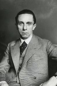 Der Nazi-Plan – Joseph Goebbels. Seine Propaganda zieht viele Deutsche auf Hitlers Seite.
