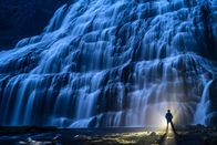 Faszination Wasser – Wasserfälle, Geysire und reißende Flüsse - Island ist eine Wasserwelt. Das Wasser bewegt sich in einem ewigen Kreislauf. Der Tropfen, der jetzt gegen unser Fenster prasselt, schwamm vor wenigen Tagen noch im Meer.