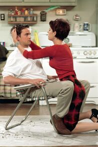 Friends – Chandler Bing (Matthew Perry, l.); Kathy (Paget Brewster, r.)