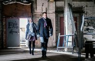 Elementary – Ein neuer Fall beschäftigt Sherlock Holmes (Jonny Lee Miller, r.) und Joan Watson (Lucy Liu, l.) ...