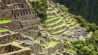 1491 - Amerika vor Kolumbus – Mit zunehmender Bevölkerung müssen die Maya Methoden erfinden, um ihre landwirtschaftliche Produktion zu steigern. Sie legen terrassenförmige Anbauflächen an und können so auch an Berghängen landwirtschaftlich tätig sein.