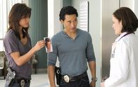 Hawaii Five-0 – Bei der Suche nach dem Namen des Opfers kommen Chin (Daniel Dae Kim, M.) und Kono (Grace Park, l.) einer Entführung auf die Spur, bei deren Aufklärung Chins Ex-Verlobte Malia (Reiko Aylesworth, r.) eine wesentliche Rolle spielt...