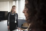 Der letzte Bulle – Erst spät wird Steffi (Franziska Weisz, l.) klar, dass Tanja (Proschat Madani, r.) schon seit langem in Mick schwer verliebt ist.