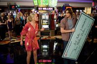 Love Vegas – L-R: Joy McNally (Cameron Diaz), Jack Fuller (Ashton Kutcher).