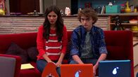 Victorious – L-R: Tori Vega (Victoria Justice), Sinjin Van Cleef (Michael Eric Reid)