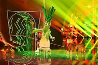 The Masked Singer – DER LAUCH singt „Mambo No. 5“ (Lou Bega) und „Bauch Beine Po“ (Shirin David) -.