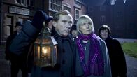 Inspector Barnaby – Jeff Bowmaker (Danny Webb, l.) und Joyce Barnaby (Jane Wymark, r.) bei einer "Geisterwanderung".