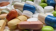 Visite – Die regelmäßige Einnahme von Medikamenten wie Ibuprofen oder Diclofenac kann das Herzinfarkt-Risiko erhöhen.