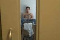 Lockdown - Hinter Gittern – An inmate watches television at Oak Park Heights prison.