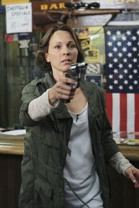 Criminal Minds – Das BAU-Team wird nach Tampa gerufen, um Shelley Chamberlain (Kelli Williams) zu stellen, die in einem Waffenladen ein Blutbad angerichtet hat ...