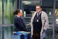 Chicago Med – Chicago Med Staffel 6 Folge 12 Beste Freunde: S. Epatha Merkerson Sharon Goodwin, Oliver Platt als Dr. Daniel Charles