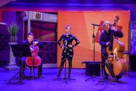 Vera – Michael Günther (Cellist), Caroline Athanasiadis und Georg Breinschmid (Kontrabass)