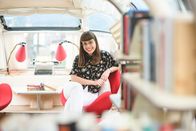 literaTOUR – Theodora Bauer im literaTOUR-Bus