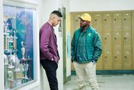 All American – (v.li.): Michael Evans Behling (Jordan Baker), Taye Diggs (Billy Baker).
