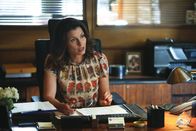 Blue Bloods - Crime Scene New York – Als Danny sich in eine Ermittlung der Staatsanwaltschaft einmischt, wird er zum Schreibtischdienst verdonnert. Erin (Bridget Moynahan) geht der Sache nach und stößt auf Ungereimtheiten in dieser Ermittlung ...