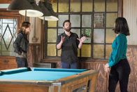 Stumptown – Cobie Smulders (Dex Parios), Jake Johnson (Grey McConnell), Monica Barbaro (Liz Melero).
