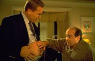 Junior – L-R: Können nicht fassen, dass ihr Experiment tatsächlich geglückt ist: Dr. Hesse (Arnold Schwarzenegger) und Dr. Arbogast (Danny DeVito) ...