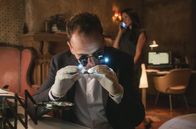 Elementary – Sherlock Holmes (Jonny Lee Miller, l.) und Watson (Lucy Liu, r.) ermitteln in dem Mord an ihrem einstigen Psychologen ...