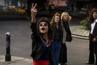 Bohemian Rhapsody – (v.l.n.r.) Freddie Mercury (Rami Malek); John Deacon (Joseph Mazzello); Roger Taylor (Ben Hardy); Brian May (Gwilym Lee)