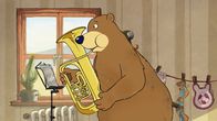 Unser Sandmännchen – Dr. Brumm hat eine Tuba gefunden und versucht damit Musik zu machen.