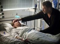 Der Hypnotiseur – Durch Hypnose versucht Erik Maria Bark (Mikael Persbrandt, r.) in Josefs (Jonatan Bökman, l.) Unterbewusstsein einzudringen.