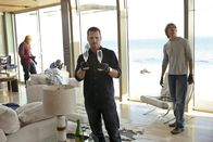 Navy CIS: L.A. – Bei den Ermittlungen in einem neuen Fall stellen sich Callen (Chris O'Donnell, 2.v.r.), Hanna (LL Cool J, l.) und Deeks (Eric Christian Olsen, r.) die Frage, was Hetty darüber weiß ...
