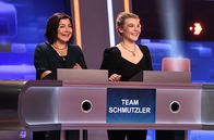 Quizduell - Olymp – Die Kandidatinnen des Teams "Schmutzler": Schauspielerin Claudia Schmutzler (l.) mit Tochter Charley Schmutzler (r.), Musikerin und Sängerin.