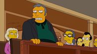 Die Simpsons – Homer ist geschockt, als er entdeckt, dass sein Bowling-Teamkollege Dan Gillick für Fat Tony (stehend) und die Mafia arbeitet ...