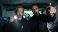 neoriginal: Countdown Copenhagen – Zwei der Ermittler SP (Alexandre Willaume, r.) und Simon Clausen (Peder Thomas Pedersen, l.) kommen der Herkunft der benutzten Waffen auf die Spur.