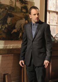 Elementary – Wird mit einer Person aus seiner Vergangenheit konfrontiert: Sherlock Holmes (Jonny Lee Miller) ...