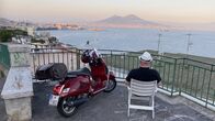 Ride back to Freedom – Der Golf von Neapel mit Hermann und seiner Vespa