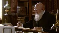 Charles Darwin – Charles Darwin (Manfred Eibisch) im Alter von 67 an seinem Schreibtisch in Down House.