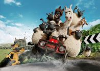Shaun das Schaf – Es gibt Zuwachs auf dem Bauernhof von Shaun und seinen Freunden: Der Farmer bringt drei stolze Lamas vom Markt mit nach Hause. Klar, dass Shaun seine Finger dabei im Spiel hatte, denn die Jungs scheinen richtig gut drauf zu sein! Aber die Begeisterung der Bauernhofbewohner schwindet schnell. Bald machen sich die drei Lamas überall breit, ärgern Timmy und nerven mit ihrem schlechten Benehmen die Schafe – bis auf Shaun. Der amüsiert sich köstlich über ihre Späße und merkt nicht, dass seine neuen Freunde den Hof in große Gefahr bringen. Wird Shaun das wahre Wesen der Lamas erkennen, bevor es zu spät ist? - Die Neuankoemmlinge stellen den Hof auf den Kopf