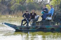 Scorpion – Auf der Suche nach einem gefährlichen Alligator läuft bei (v.l.n.r.) Walter (Elyes Gabel), Paige (Katharine McPhee), Toby (Eddie Kaye Thomas) und Cabe (Robert Patrick) nicht alles nach Plan ...