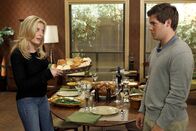 Community – Britta Perry (Gillian Jacobs, l.); Willy (Adam DeVine, r.)