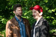 SOKO Stuttgart – Der Trainer Bertram Fuchs (Till Wonka, r.) öffnet sich Jo Stoll (Peter Ketnath, l.) gegenüber und beichtet ihm von seiner gewalttätigen Vergangenheit.