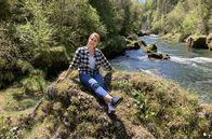 Wunderschön! – Judith Rakers an der Traun, einem beliebten Tauch- und Schnorchelgebiet am Traunfall-Wasserfall.