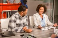 Black-ish – Anthony Anderson (Andre 'Dre' Johnson), Wanda Sykes (Daphne Lido).