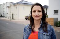 Engel fragt – Julia Tzschätzsch macht sich für "Engel fragt" auf die Suche nach Antworten. Wie viel Wohnraum brauchen wir zum Glück? Welche Kompromisse müssen wir machen? Wie wollen, wie können wir in Zukunft wohnen? Reicht vielleicht auch ein Tiny House?